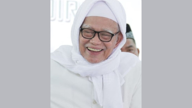 Pengasuh Ponpes Lirboyo K.H. M. Anwar Manshur. (wikipedia)